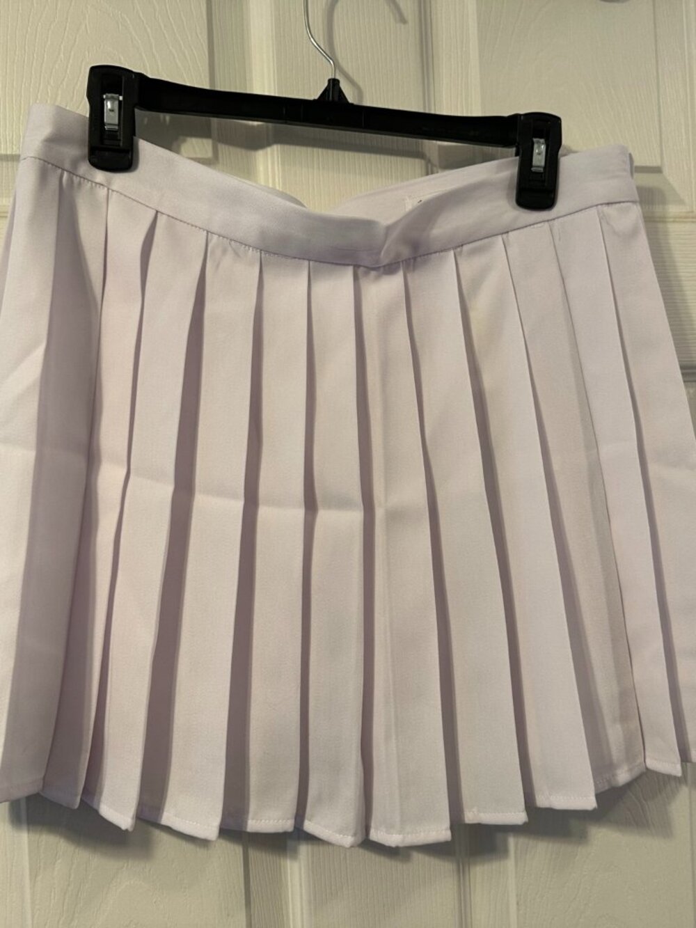 Hug Sunshire White Pleated Mini Skirt.  Asian size XXXL. NWT